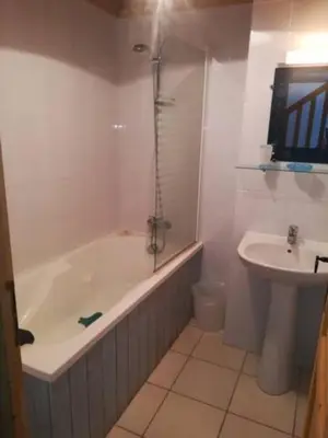 Salle de bains dans l'établissement Moros