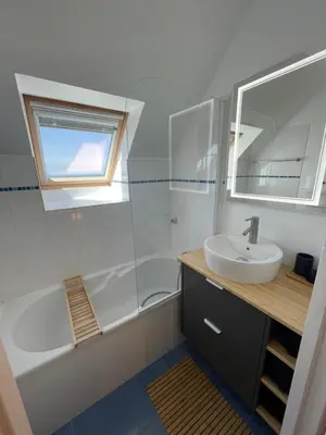 Salle de bains dans l'établissement Les terrasses de Pentrez - 11