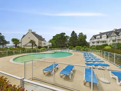 Piscine de l'établissement Balcon vue mer et piscine pour 4 personnes ou située à proximité