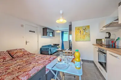 Cuisine ou kitchenette dans l'établissement Bleunienn - Studio au cœur du centre-bourg