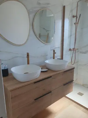 Salle de bains dans l'établissement Les Tamaris Vue Mer