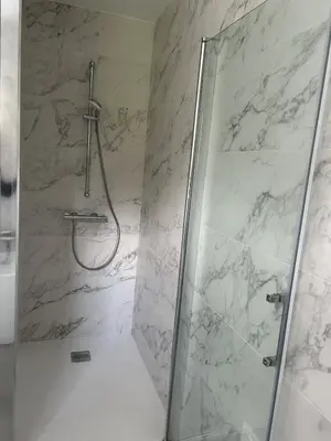 Salle de bains dans l'établissement Maison d'architecte à Morgat
