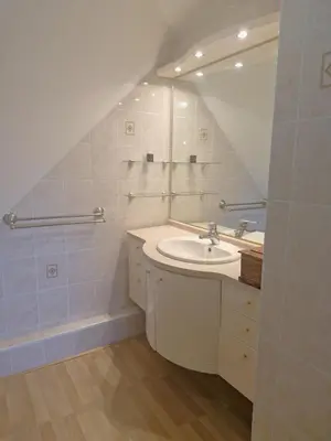 Salle de bains dans l'établissement Ty Nomad