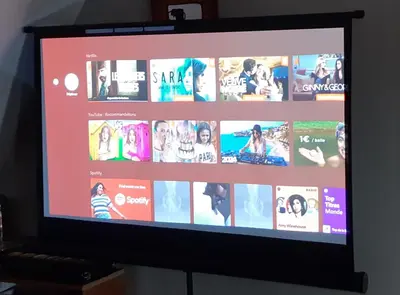 Télévision ou salle de divertissement dans l'établissement Ty Nomad