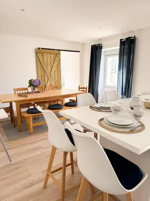 Coin salon dans l'établissement Maison proche des plages