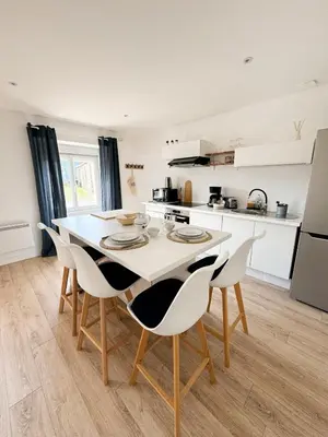 Cuisine ou kitchenette dans l'établissement Maison proche des plages
