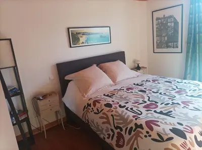Un ou plusieurs lits dans un hébergement de l'établissement Maison très confortable et douillette