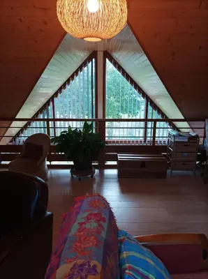 Coin salon dans l'établissement Maison très confortable et douillette