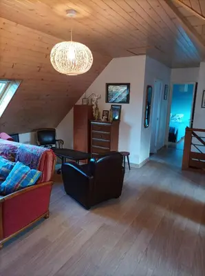 Coin salon dans l'établissement Maison très confortable et douillette