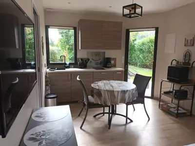 Cuisine ou kitchenette dans l'établissement Studio indépendant au coeur de Locmaria-Plouzané
