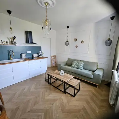 Coin salon dans l'établissement L'Haussmannien Presbytère St Hervé