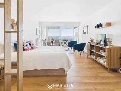 Un ou plusieurs lits dans un hébergement de l'établissement -Ocean- Studio renove avec parking et vue mer