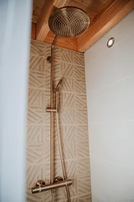 Salle de bains dans l'établissement La Grange à Sable