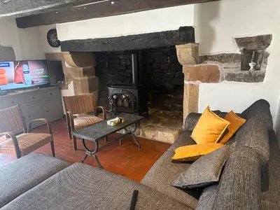 Coin salon dans l'établissement Belle maison au calme - accès GR34