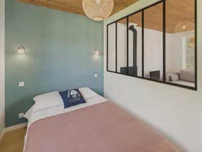 Un ou plusieurs lits dans un hébergement de l'établissement Maison pour 6 avec jardin à 1 km de la plage