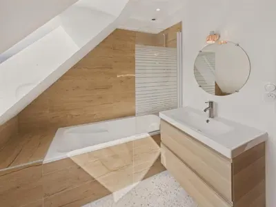 Salle de bains dans l'établissement Maison pour 6 avec jardin à 1 km de la plage