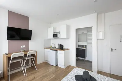 Cuisine ou kitchenette dans l'établissement Pommeau