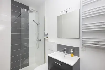 Salle de bains dans l'établissement Pommeau