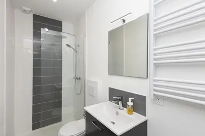 Salle de bains dans l'établissement Cervoise