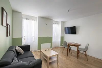 Télévision ou salle de divertissement dans l'établissement T2 Kouign Amann