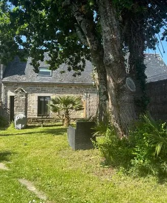 Jardin de l'établissement Maisonnette bretonne typique Beg Meil Fouesnant Ty Breizh plage