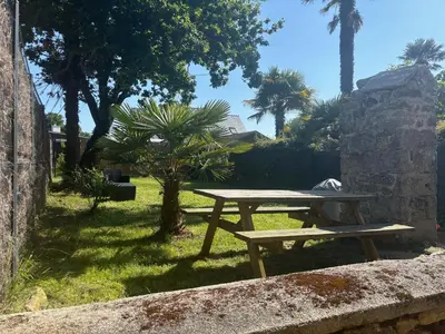 Jardin de l'établissement Maisonnette bretonne typique Beg Meil Fouesnant Ty Breizh plage