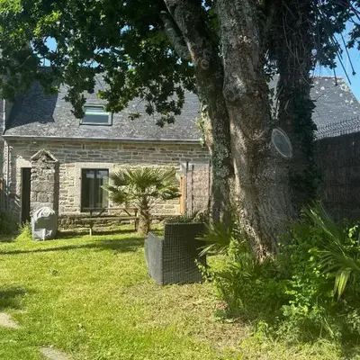 Maisonnette bretonne typique Beg Meil Fouesnant Ty Breizh plage