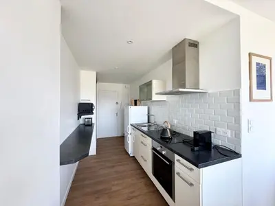 Cuisine ou kitchenette dans l'établissement Appartement rénové vue mer, Bénodet