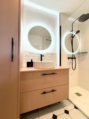 Salle de bains dans l'établissement Appartement rénové vue mer, Bénodet