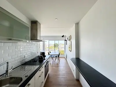 Cuisine ou kitchenette dans l'établissement Appartement rénové vue mer, Bénodet