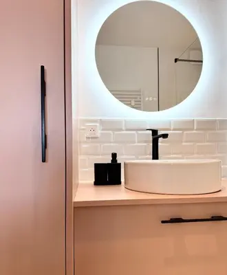 Salle de bains dans l'établissement Appartement rénové vue mer, Bénodet