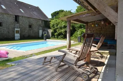 Piscine de l'établissement Longère entre mer et campagne avec piscine ou située à proximité