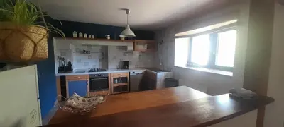Cuisine ou kitchenette dans l'établissement Longère entre mer et campagne avec piscine