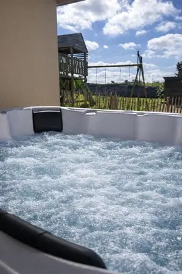 Piscine de l'établissement Le cocon de Jules et Chloé ou située à proximité