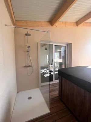 Salle de bains dans l'établissement Le cocon de Jules et Chloé
