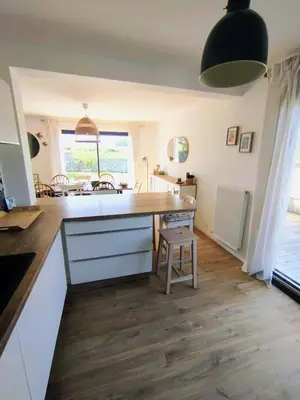 Cuisine ou kitchenette dans l'établissement Le cocon de Jules et Chloé