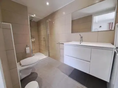 Salle de bains dans l'établissement Holiday Home in Telgruc-sur-Mer by Sandy Beach
