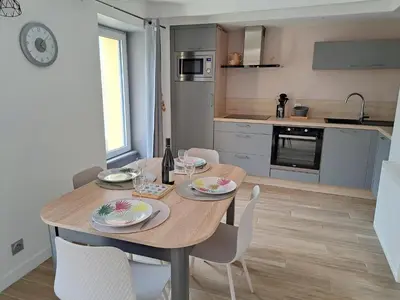 Cuisine ou kitchenette dans l'établissement Holiday Home in Telgruc-sur-Mer by Sandy Beach