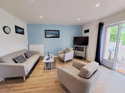 Coin salon dans l'établissement Holiday Home in Telgruc-sur-Mer by Sandy Beach