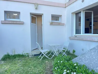 Jardin de l'établissement Appartement Cosy 600m de la plage