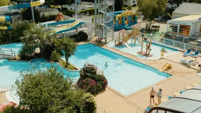 Piscine de l'établissement Camping de La Piscine ou située à proximité