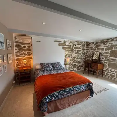 Maison bretonne en pierre à deux kms de la mer