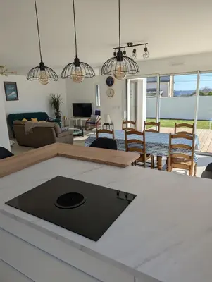 Télévision ou salle de divertissement dans l'établissement Magnifique maison proche des plages