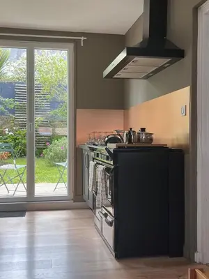 Cuisine ou kitchenette dans l'établissement Maison plages & centre à pieds - proche GR34