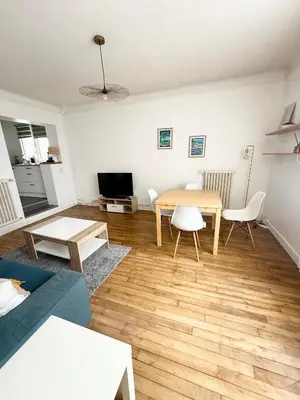 Télévision ou salle de divertissement dans l'établissement Appartement avec chambre séparée Brest centre ville
