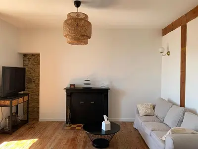 Télévision ou salle de divertissement dans l'établissement Appartement ville mer