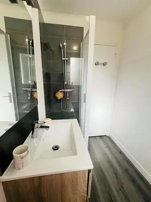 Salle de bains dans l'établissement La parenthèse marine -Avec jardin et proche plages