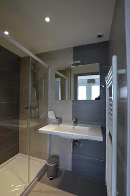 Salle de bains dans l'établissement IROISE GRANDE MAISON en Baie d'Audierne Finistère 5 chambres