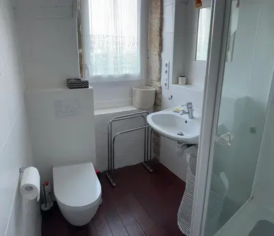 Salle de bains dans l'établissement Les perdrix