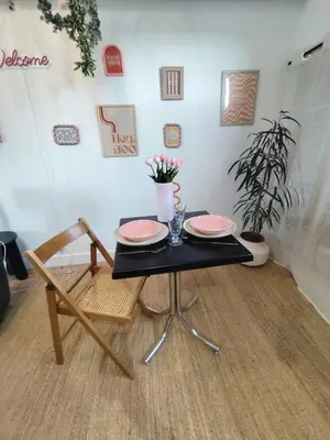 Coin salon dans l'établissement Studio Bohème Lannilis Proche GR34 et Plages